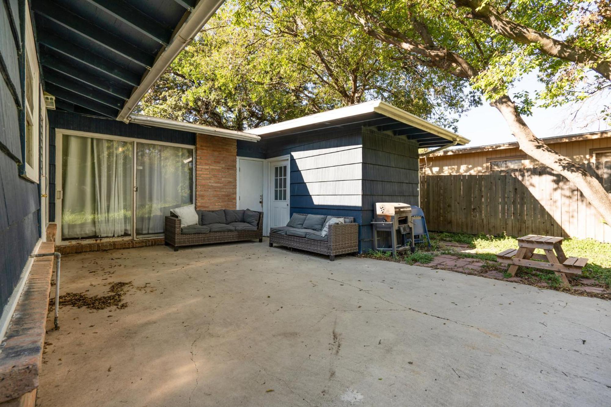 New King Bed 15 Mins From Health San Antonio
