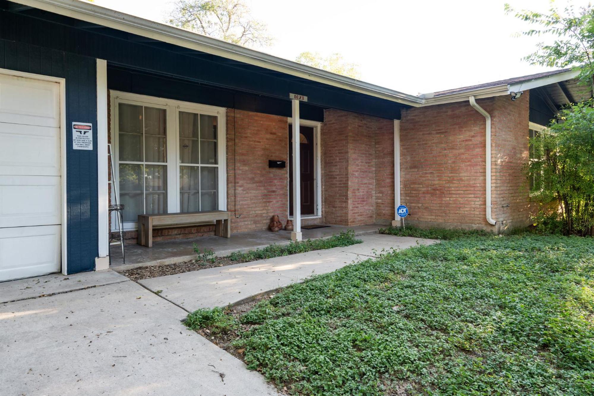 New King Bed 15 Mins From Health San Antonio